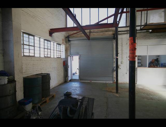 600M² FACTORY TO LET IN PAARDEN EILAND